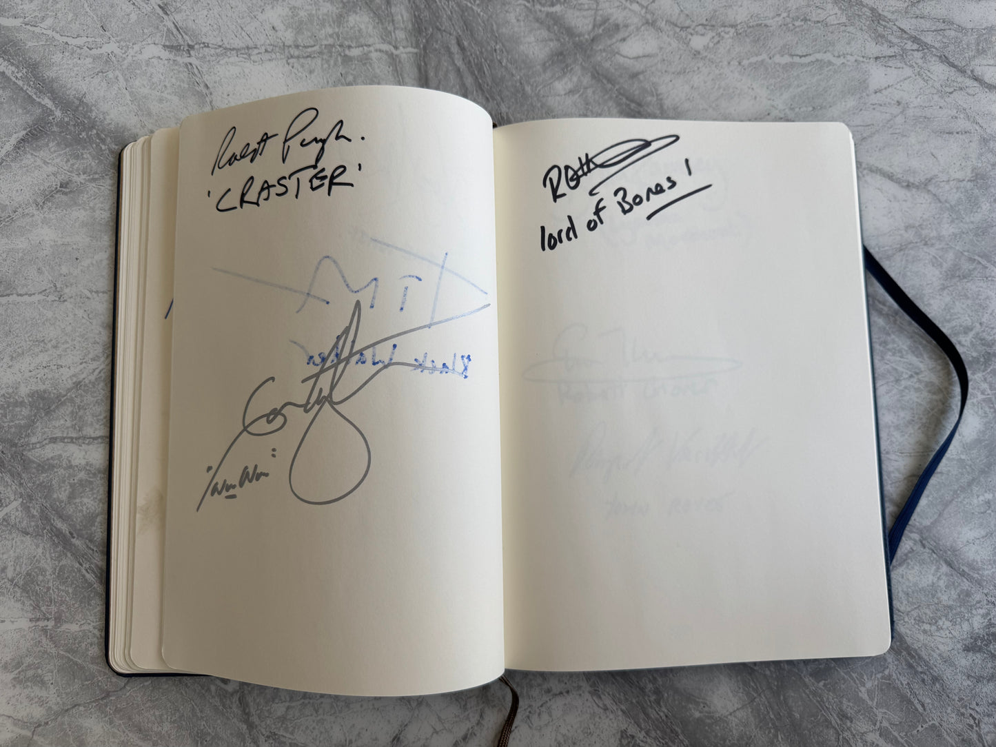 Game Of Thrones Notebook Signed By 102 Cast Members
