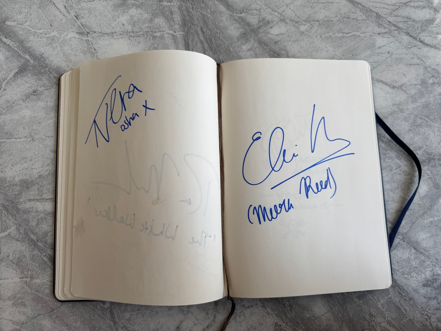 Game Of Thrones Notebook Signed By 102 Cast Members