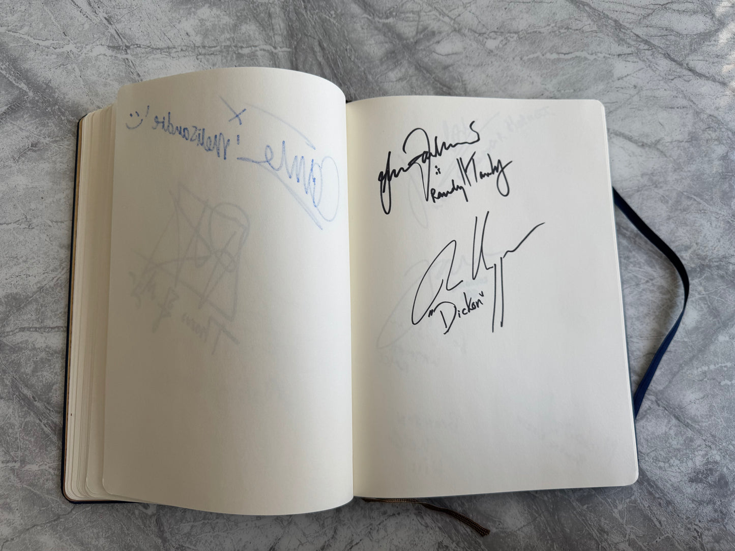 Game Of Thrones Notebook Signed By 102 Cast Members