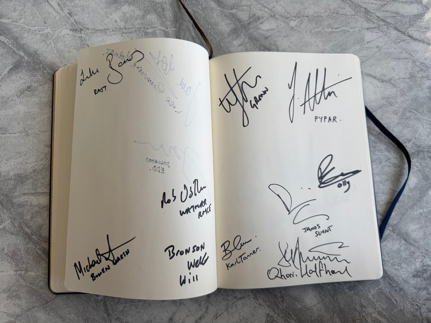 Game Of Thrones Notebook Signed By 102 Cast Members