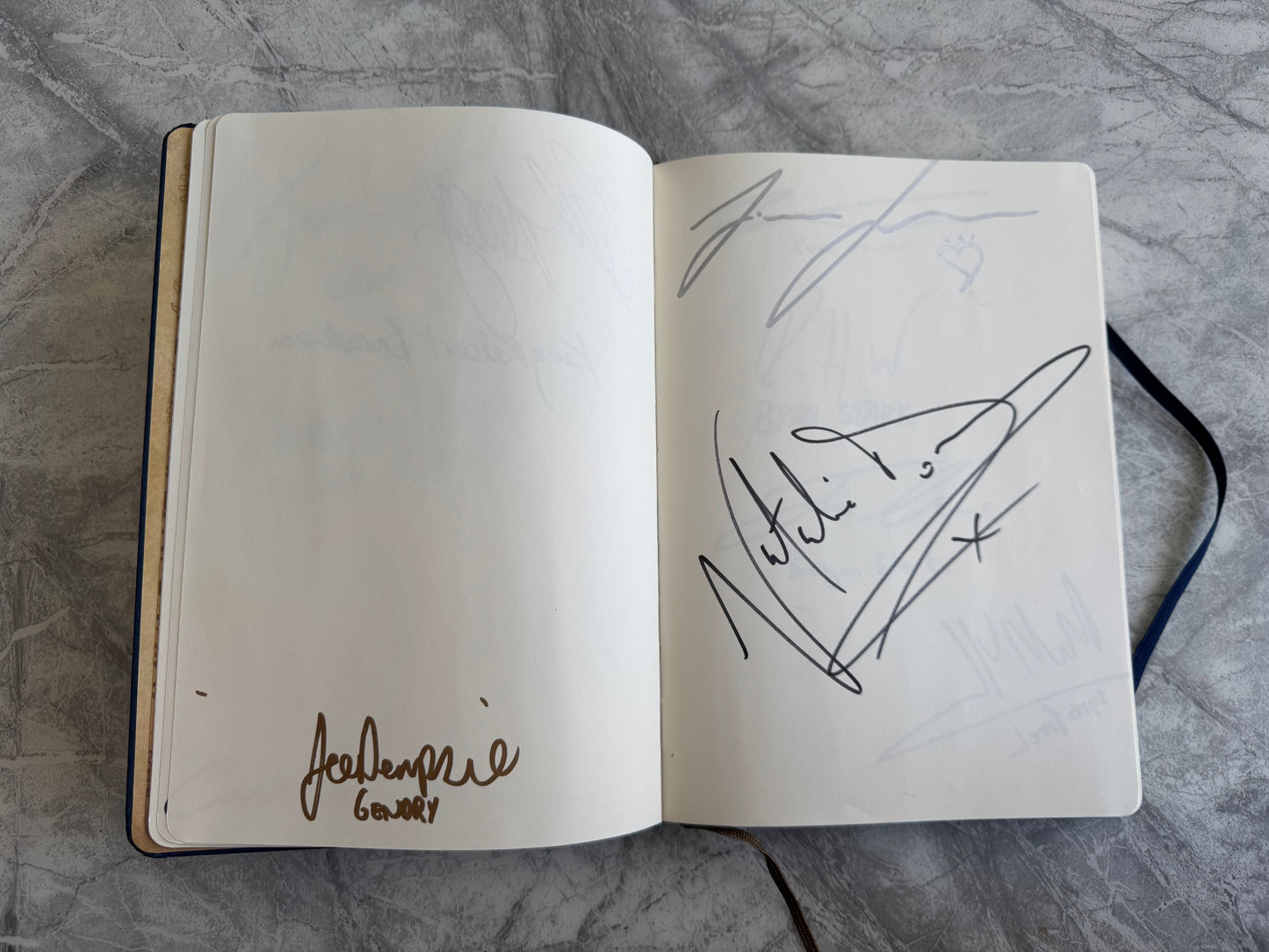 Game Of Thrones Notebook Signed By 102 Cast Members