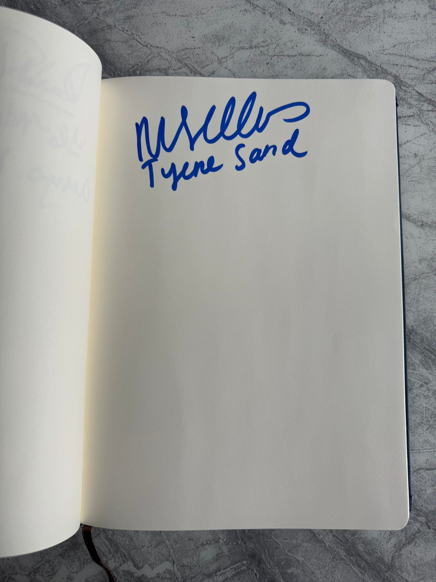 Game Of Thrones Autograph Book Signed By 22 Cast Members