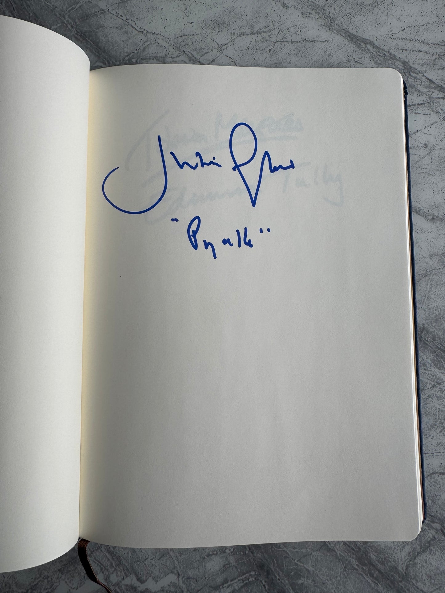 Game Of Thrones Autograph Book Signed By 22 Cast Members
