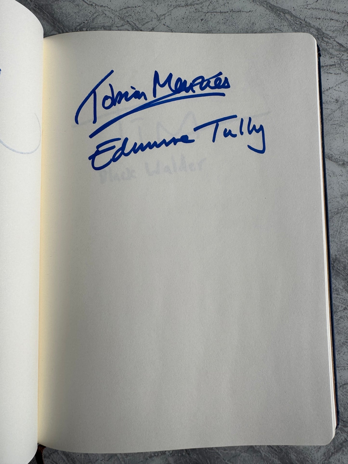 Game Of Thrones Autograph Book Signed By 22 Cast Members