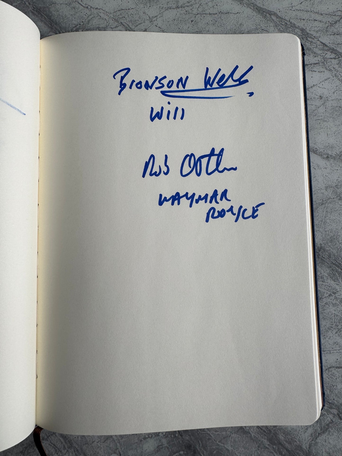 Game Of Thrones Autograph Book Signed By 22 Cast Members