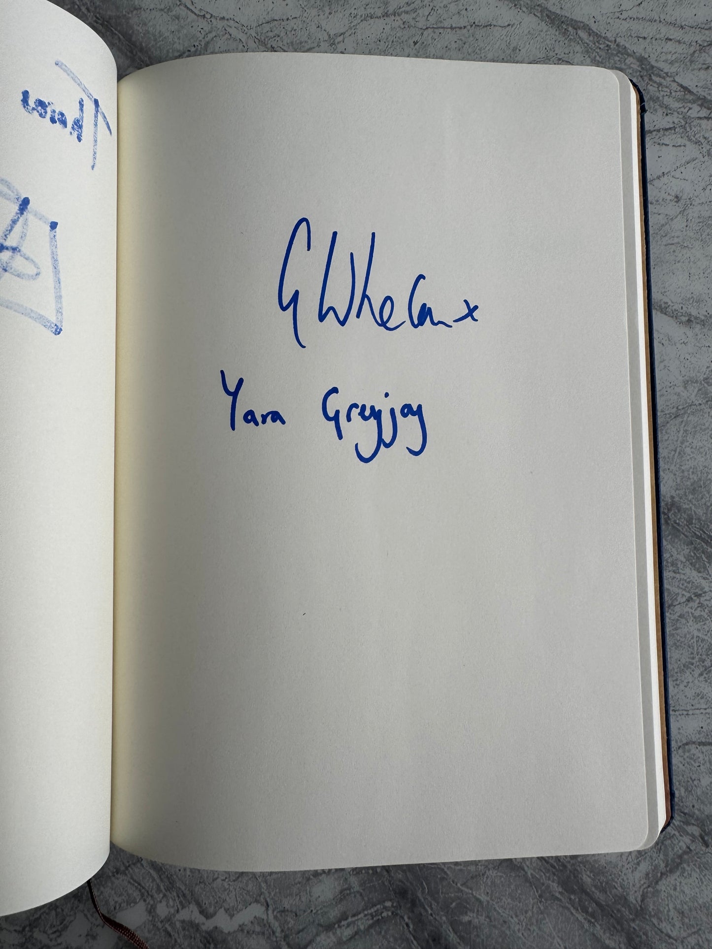 Game Of Thrones Autograph Book Signed By 22 Cast Members