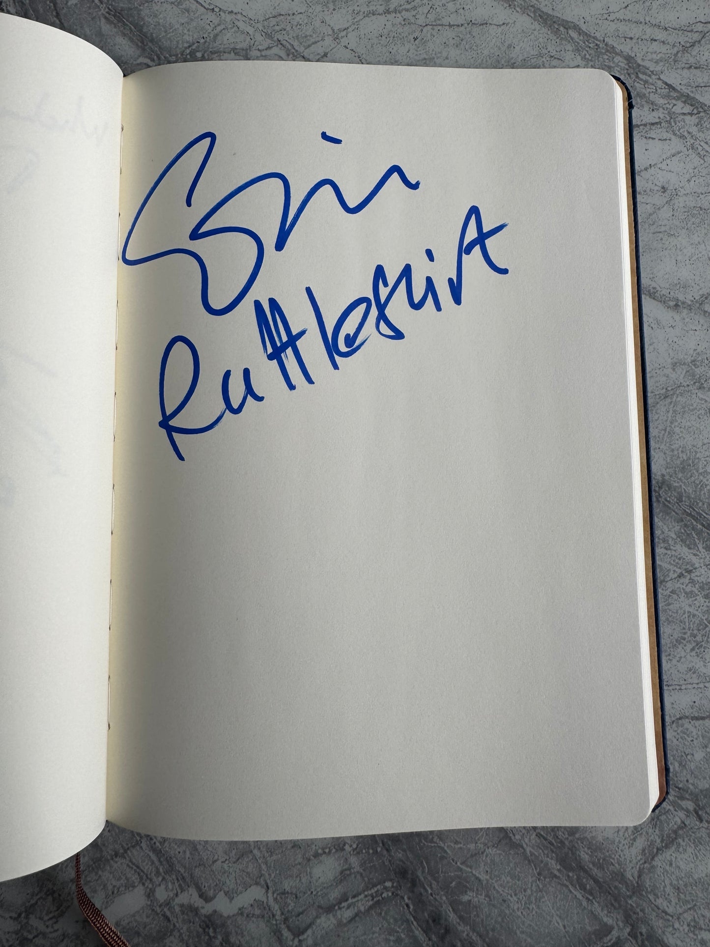 Game Of Thrones Autograph Book Signed By 22 Cast Members