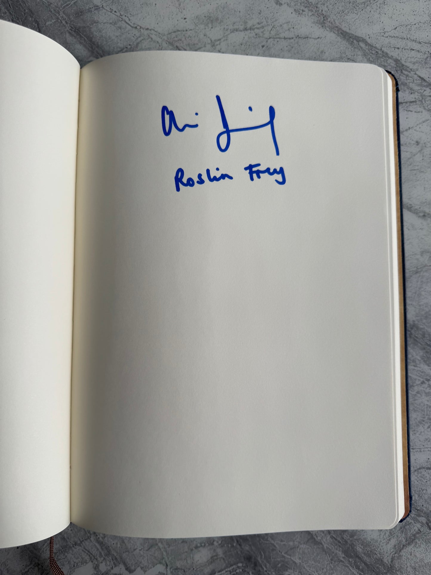 Game Of Thrones Autograph Book Signed By 22 Cast Members