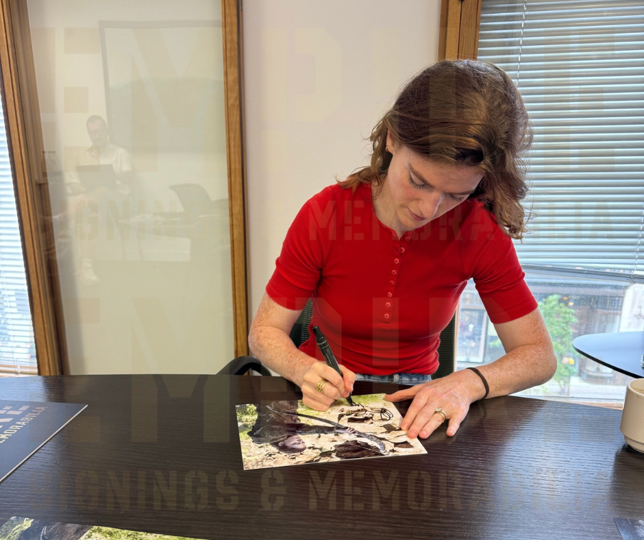 Rose Leslie Signed Game Of Thrones 8x10” Photo - Beckett Authenticated