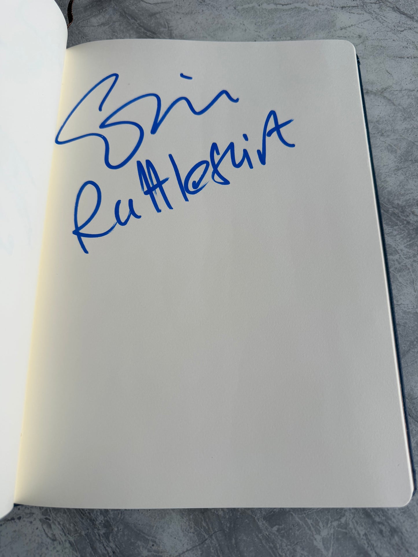 Game Of Thrones Autograph Book Signed By 25 Cast Members