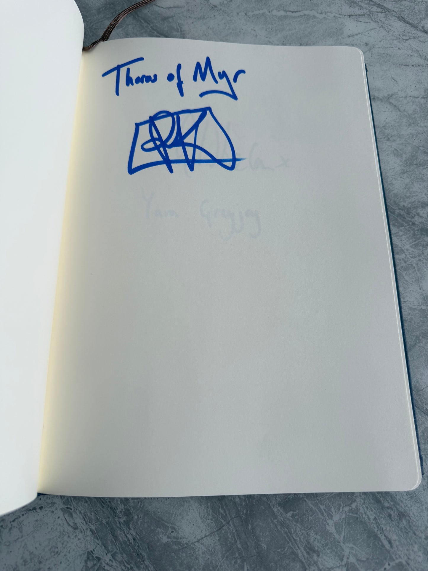 Game Of Thrones Autograph Book Signed By 25 Cast Members