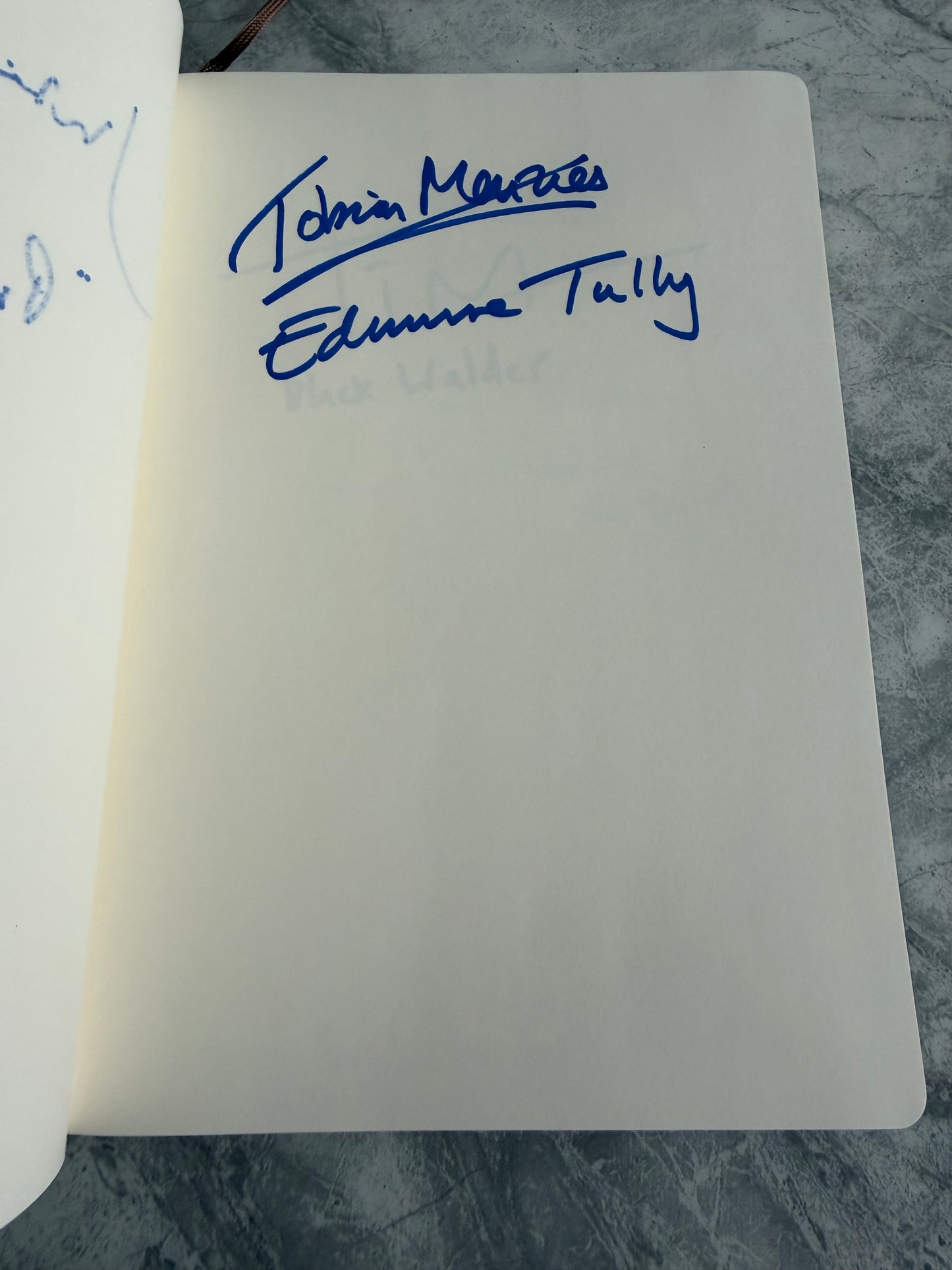 Game Of Thrones Autograph Book Signed By 25 Cast Members