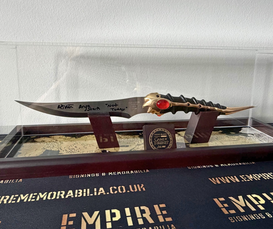 Maisie Williams Signed Game Of Thrones Official Catspaw Replica - SWAU Witnessed