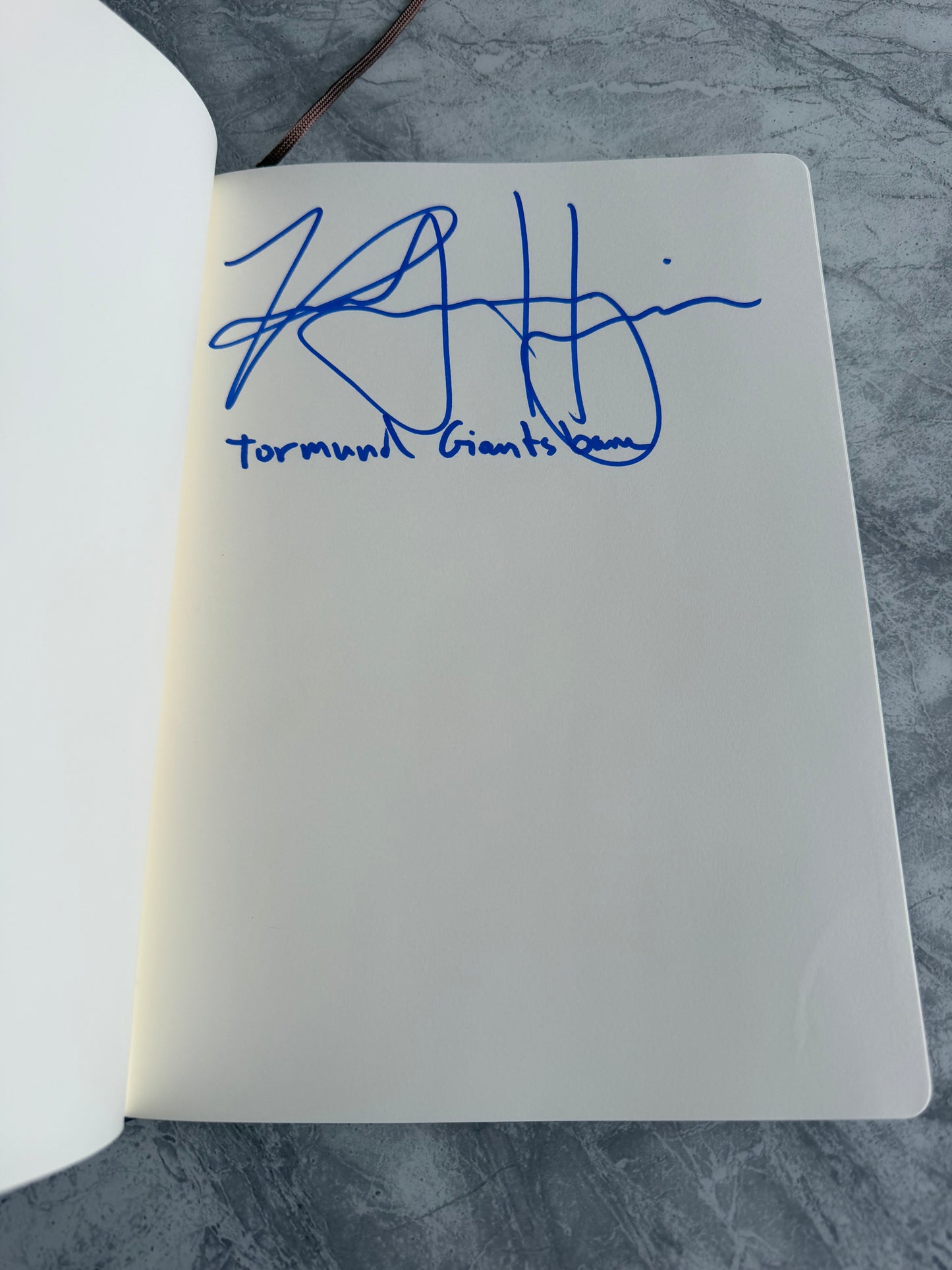 Game Of Thrones Autograph Book Signed By 25 Cast Members