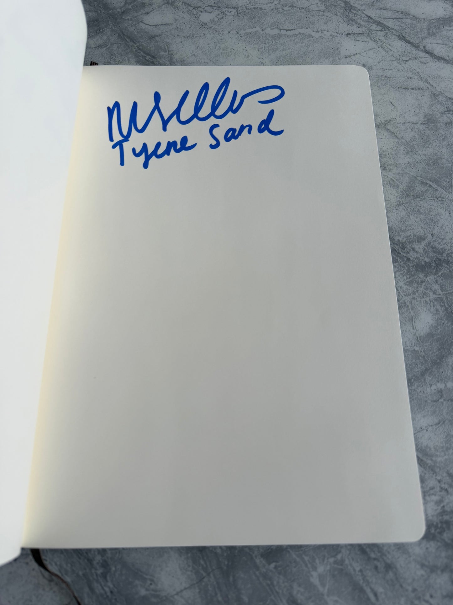 Game Of Thrones Autograph Book Signed By 25 Cast Members