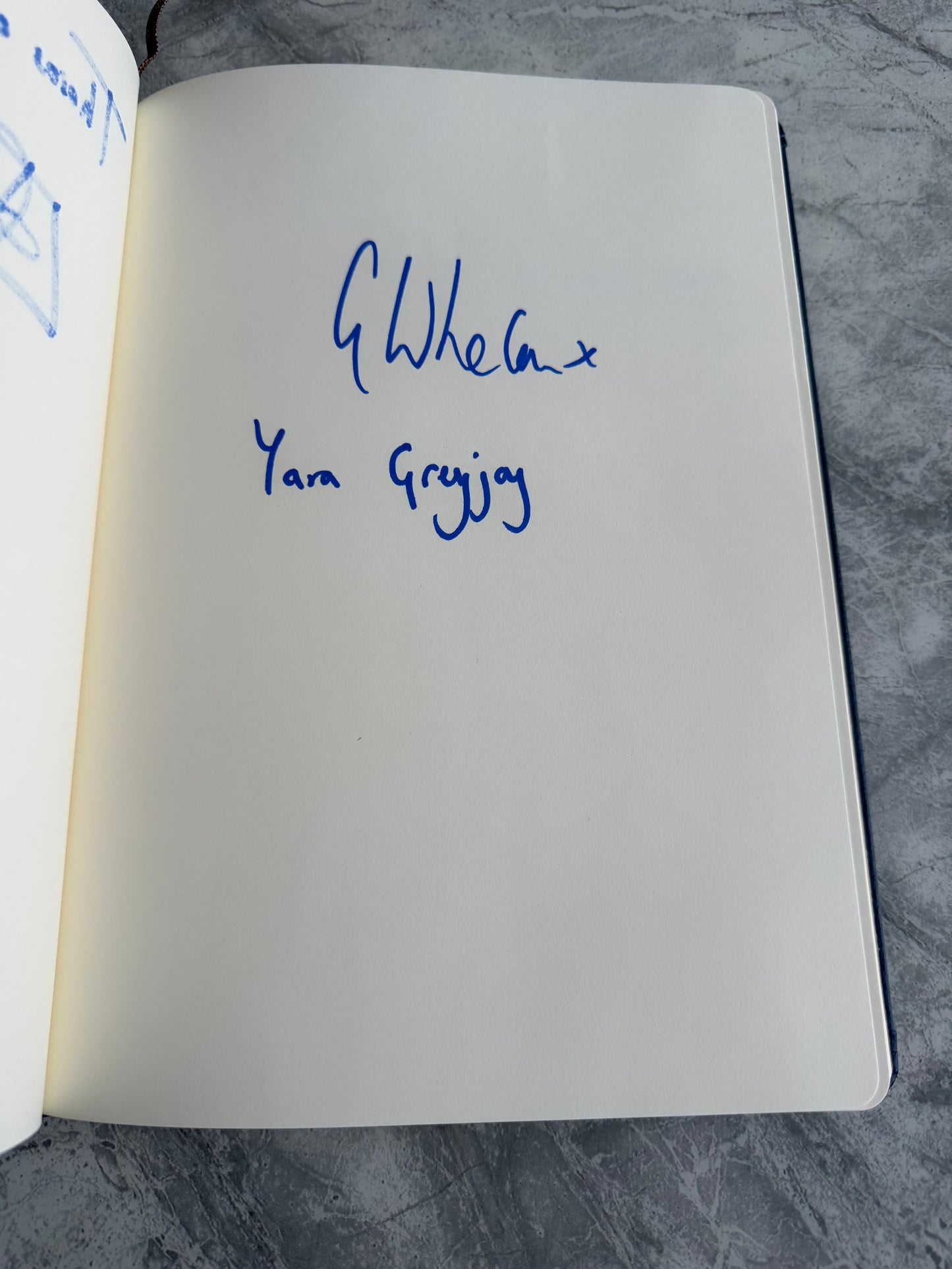 Game Of Thrones Autograph Book Signed By 25 Cast Members