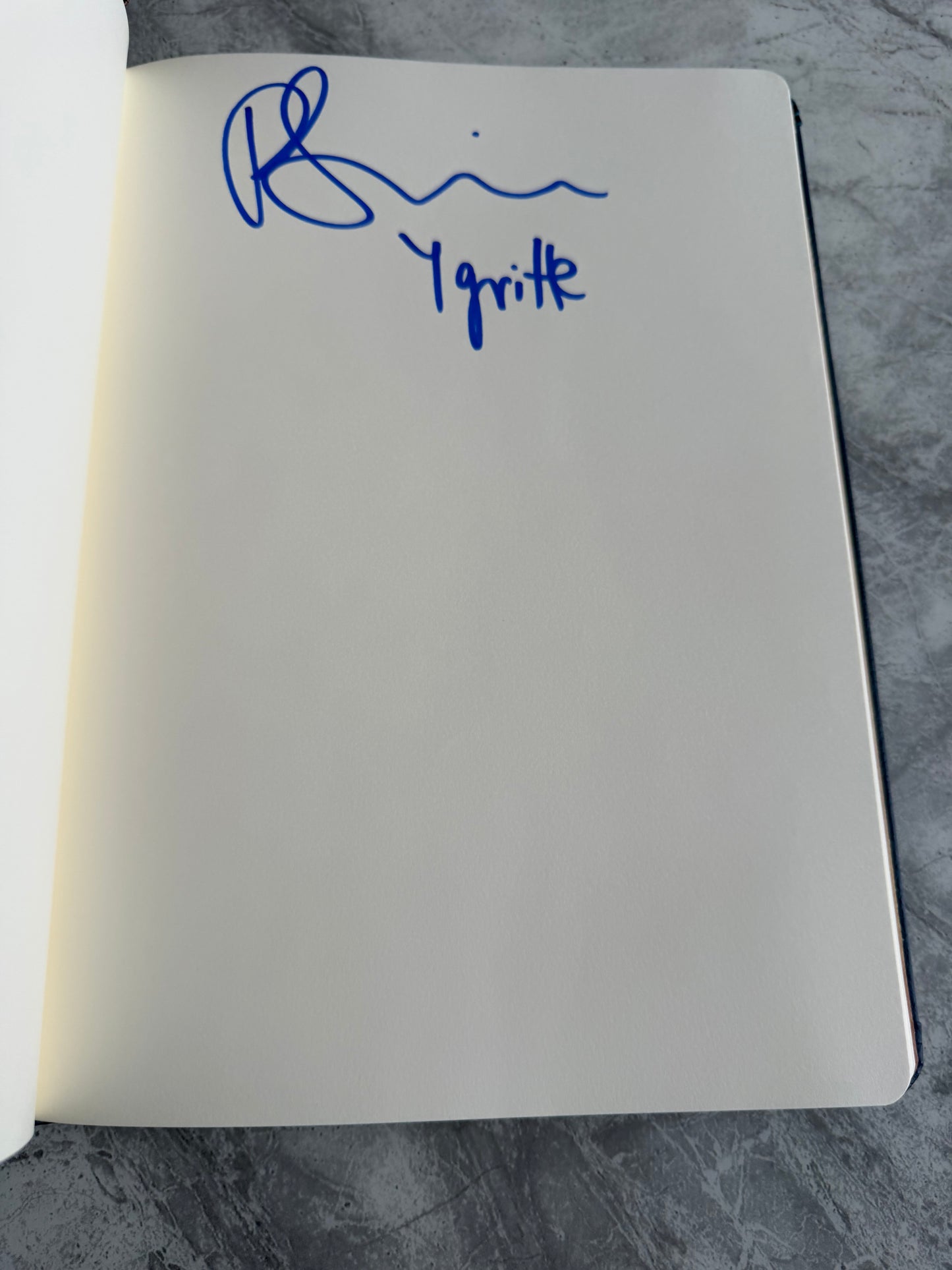 Game Of Thrones Autograph Book Signed By 25 Cast Members