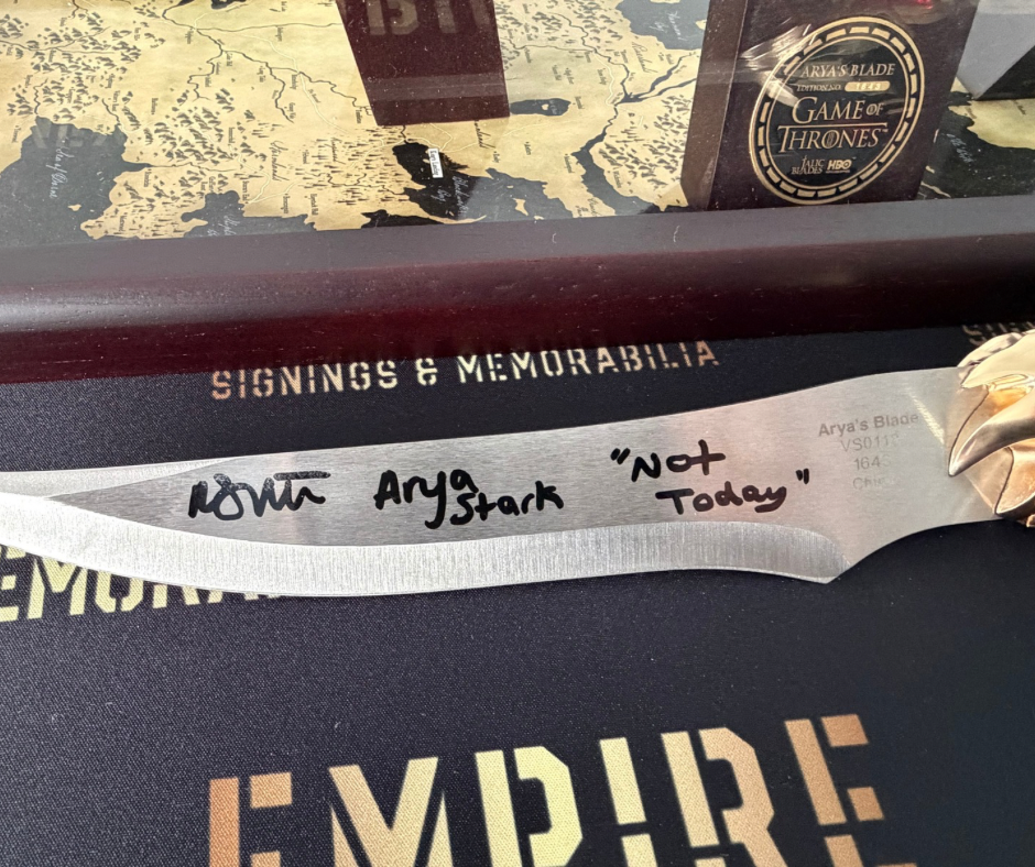 Maisie Williams Signed Game Of Thrones Official Catspaw Replica - SWAU Witnessed