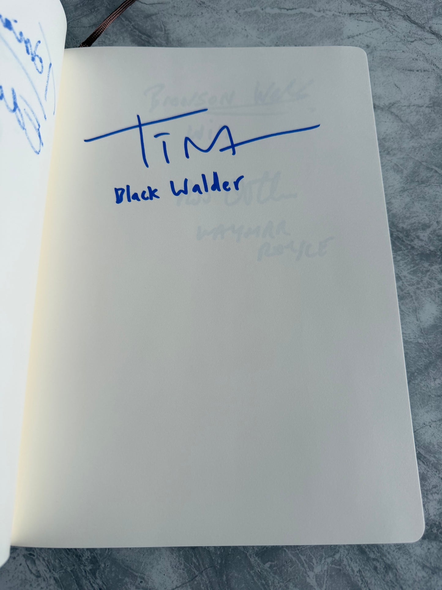 Game Of Thrones Autograph Book Signed By 25 Cast Members