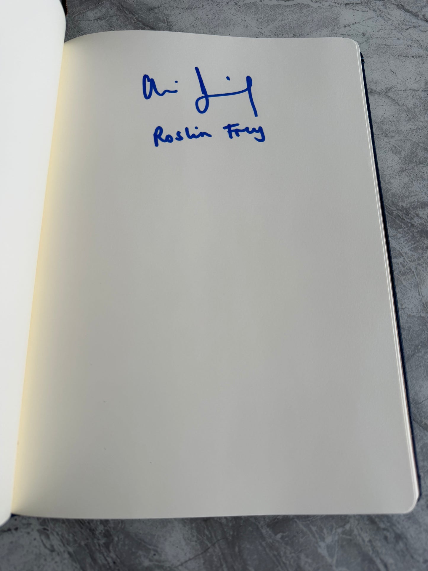 Game Of Thrones Autograph Book Signed By 25 Cast Members