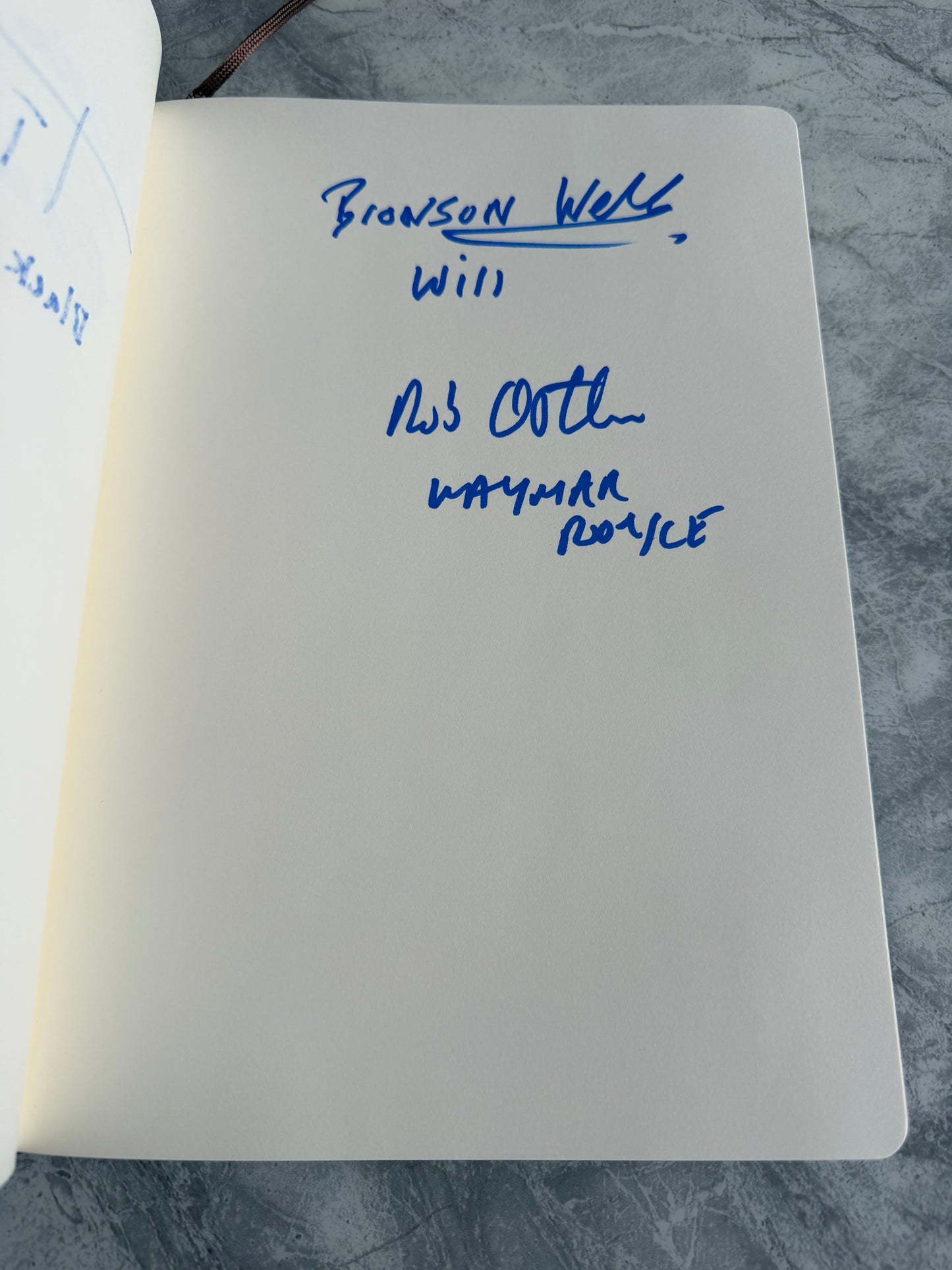 Game Of Thrones Autograph Book Signed By 25 Cast Members