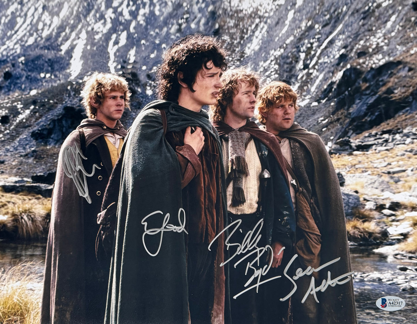 4 Hobbits Signed The Lord Of The Rings 11x14” Photo - Beckett LOA