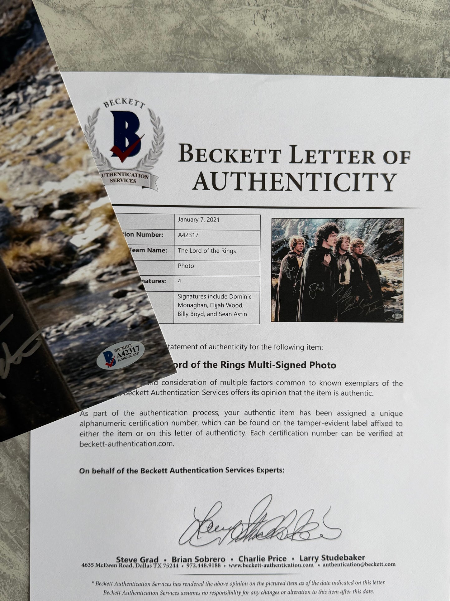 4 Hobbits Signed The Lord Of The Rings 11x14” Photo - Beckett LOA